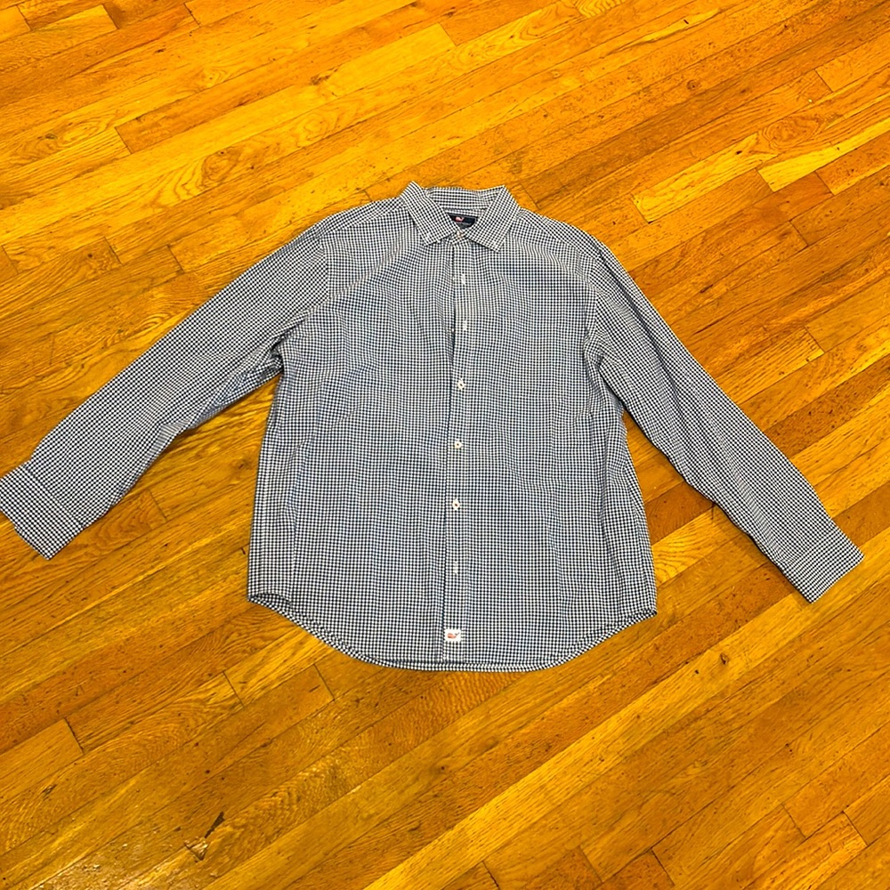 Men’s vineyard vines shirt